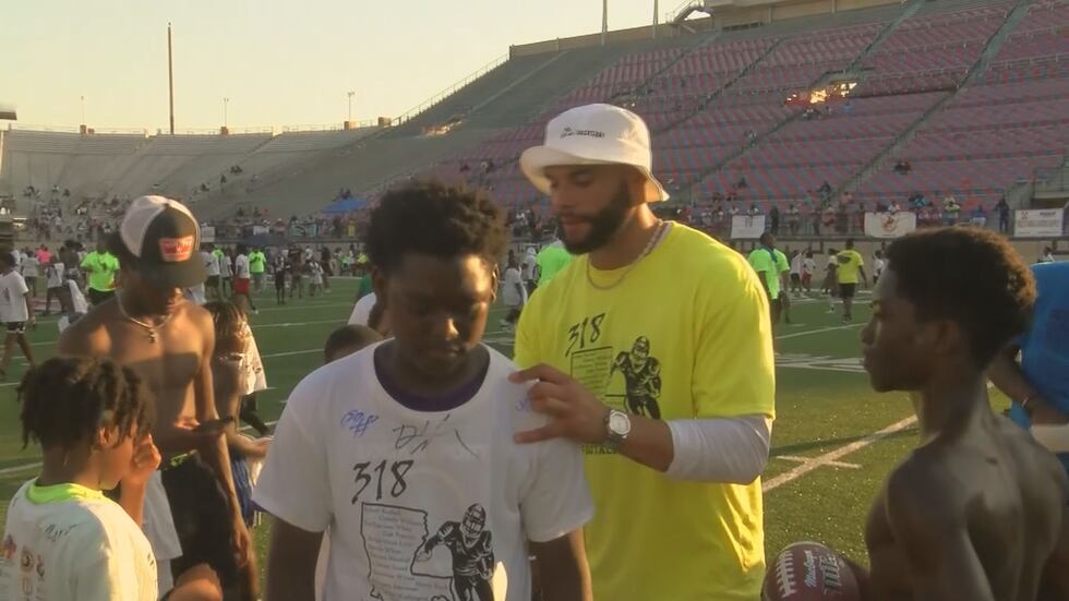 Cowboys quarterback Dak Prescott signs shirt for camper
