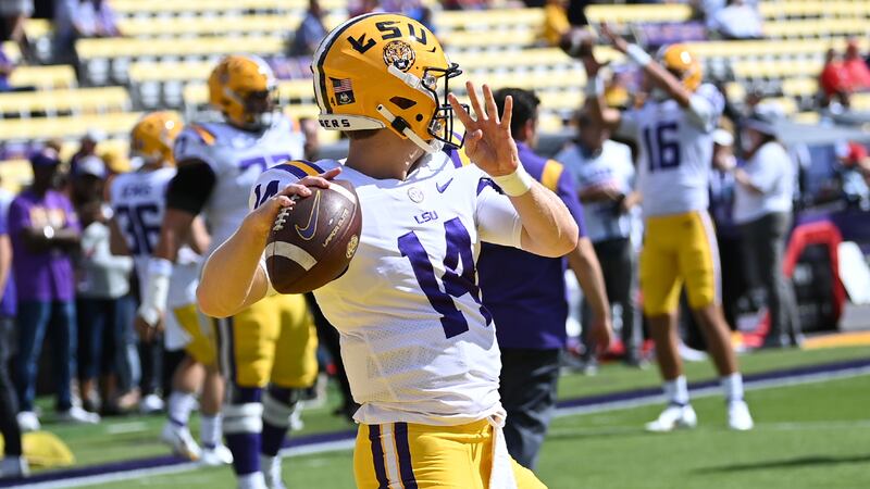 LSU quarterback Walker Howard (14)